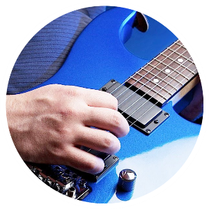 guitarra vioão mãos